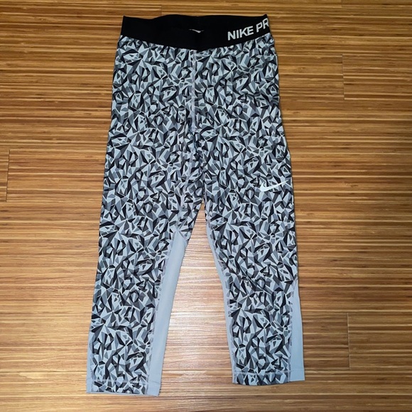 Nike Pro Leggings - Picture 1 of 3